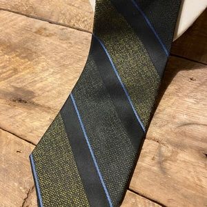 Vintage Terry Queen Tie by Currie - Classic Design and Colors